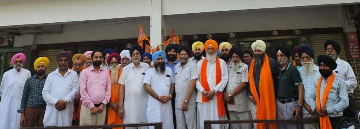 Hira Singh Gabadia instructs BC Wing to campaign in favor of Chandumajra in a systematic way